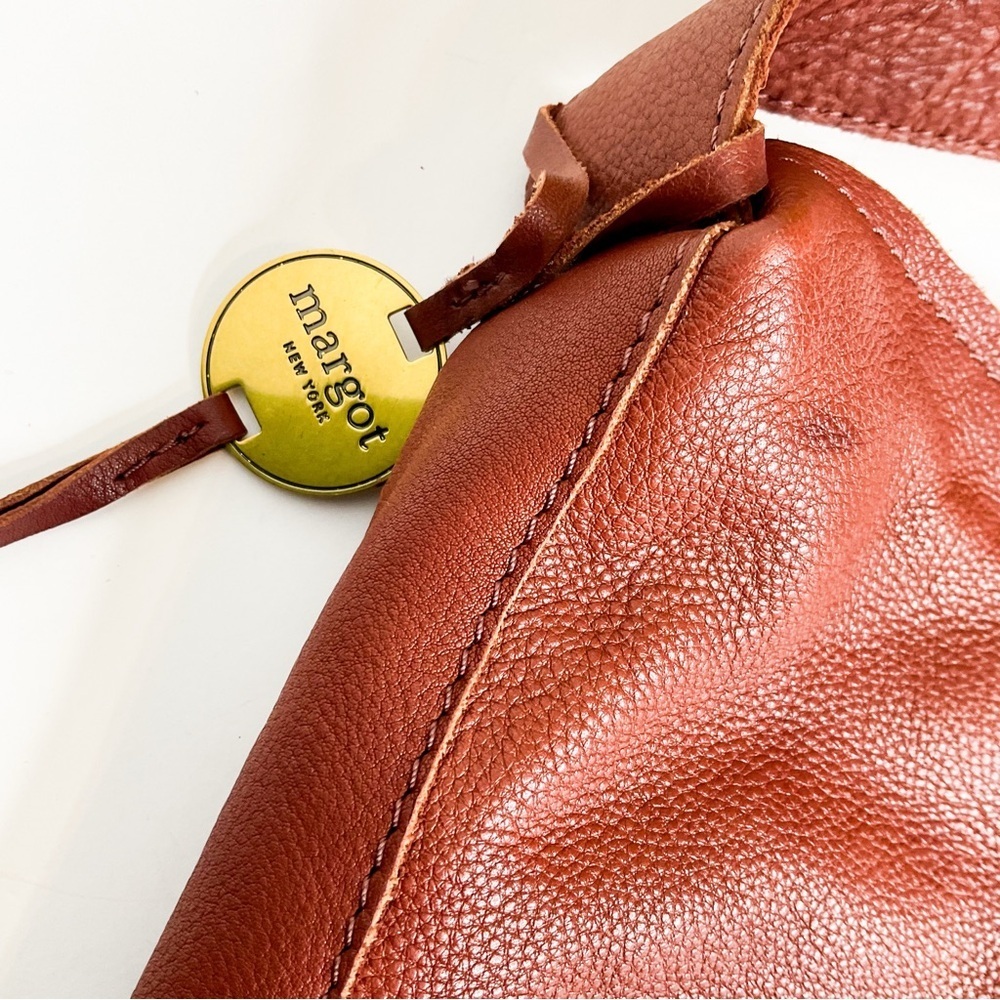 MARGOT New York Classic Leather Shoulder Bag in Rust Brown - Picture 5 of 7